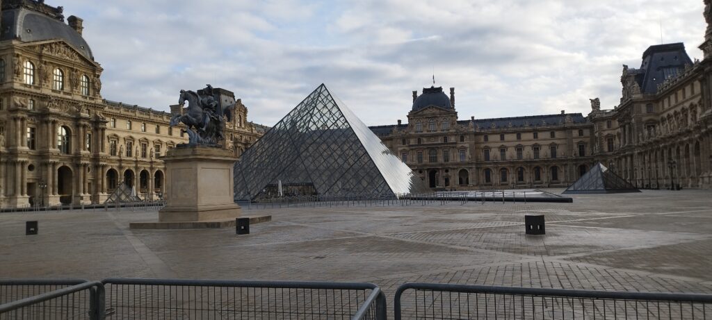 París, Louvre